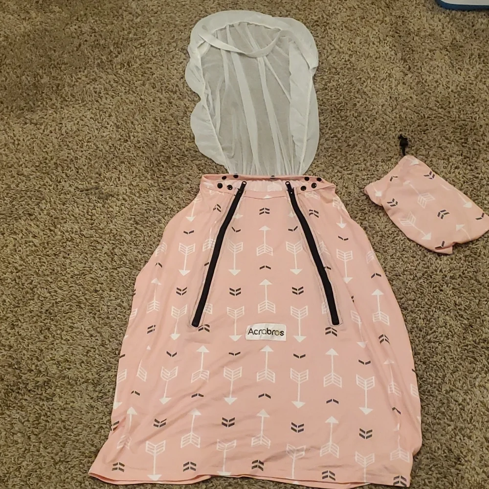 Baby Car Seat carrier cover with travel bag.